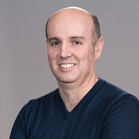 ANDREW FERGUSON, DIRECTEUR ADMINISTRATIF