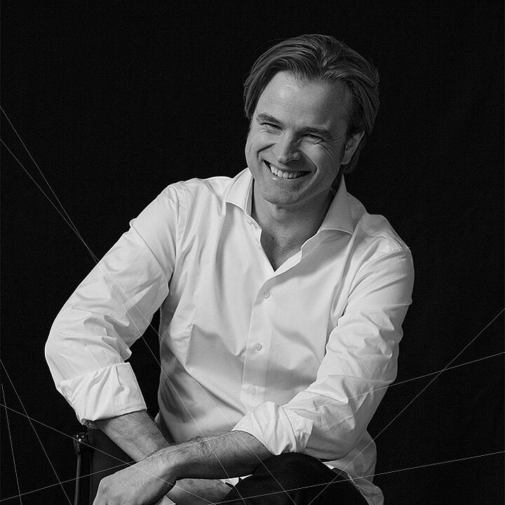 a été confirmé en tant que Maître d’enseignement de chant lyrique