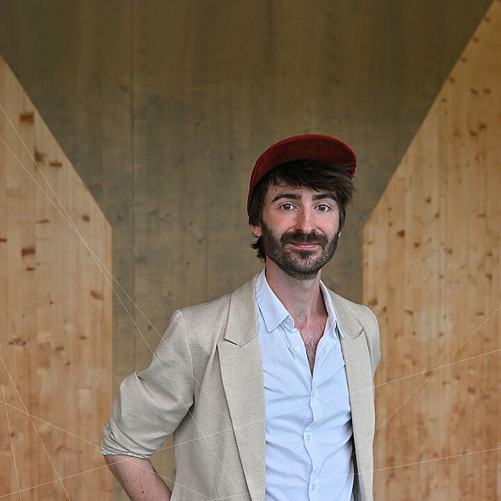 Le guitariste Vincent Schmidt a reçu le prix Cully Jazz Festival, lors du Palmarès 2024, le 28 juin. Ce prix vient saluer l'excellence de son inventivité et de sa créativité ainsi que sa capacité à monter des projets d'envergure.
