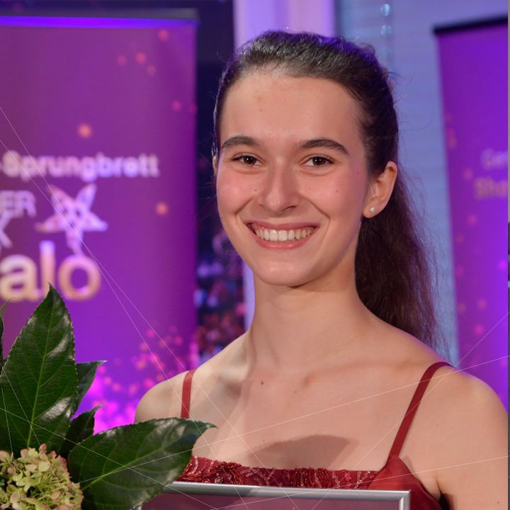 L’étudiante en Bachelor classique en violon à l’HEMU – Haute École de Musique, a remporté le premier prix dans la catégorie « classique instrumentaliste » lors du concours Prix Walo Sprungbrett en septembre à Zürich. 