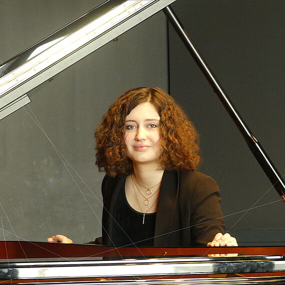 Concours international de chant lyrique de Béziers. Deux distinctions pour Lily Blanchard