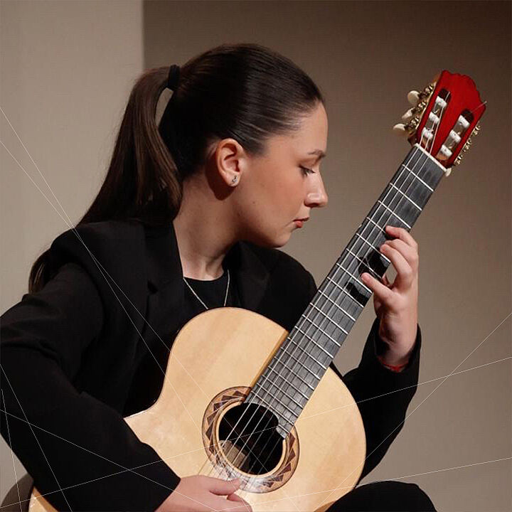 Bilyana Lazarova décroche le 3e prix du concours international du Pleven Guitar Festival.