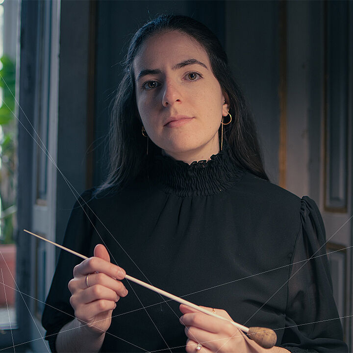 Genesis Andrea Liévano finaliste du prestigieux Mills Williams Junior Fellowship à Manchester et première cheffe invitée de l’Orchestre de l’Université d’Alicante 