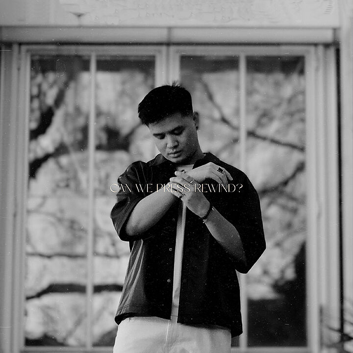 Angelo Powers dévoile un premier album introspectif mêlant néo-soul, gospel et jazz. Un voyage musical captivant à ne pas manquer.