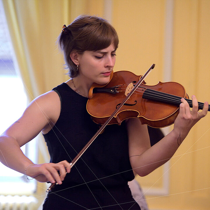 Theresa Horejsi, alumni de l’HEMU, rejoint l’Orchestre de la Suisse Romande (OSR).