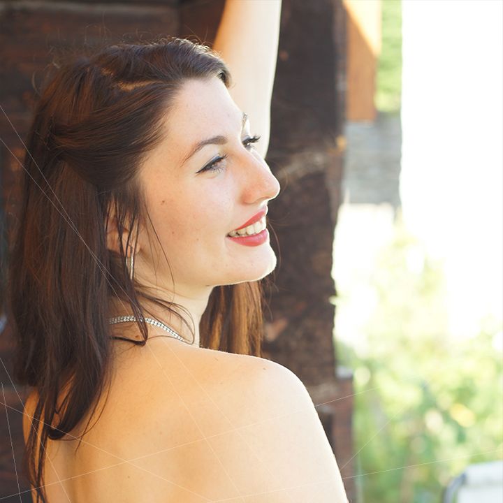 Soprano en Master de Soliste à l’HEMU, Vibe Rouvet développe une approche sensible de la scène, portée par un répertoire allant du baroque au contemporain.