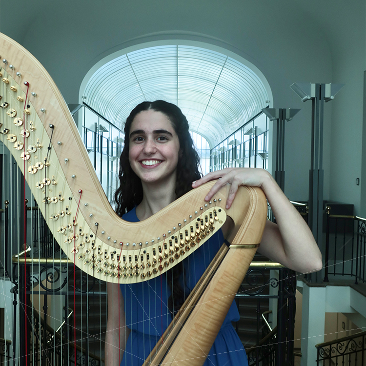 Teodora Cotuna remporte le 1er prix au Harp Competition du Ceren Necipoglu Istanbul International Harp Festival.