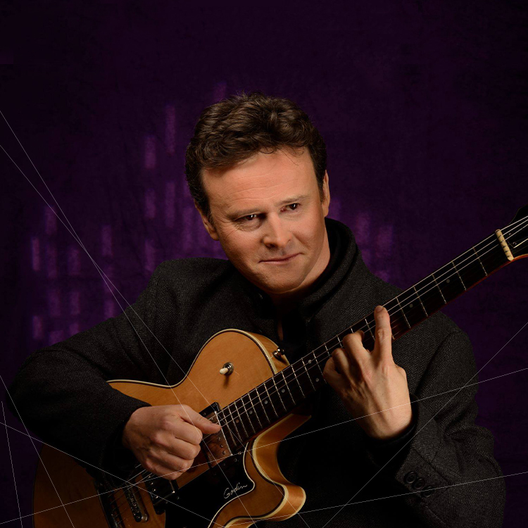 C’est avec une infinie tristesse que nous avons appris le décès soudain de Sylvain Luc, professeur au sein de notre département jazz et virtuose de la guitare, reconnu à l’échelle internationale. Son départ laisse un vide immense au sein de l’HEMU, dans le monde du jazz, de la musique et de l’art en général.