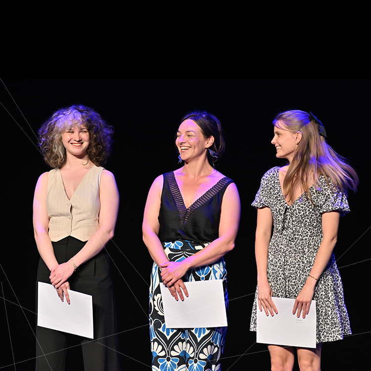 Palmarès 2024 – Prix Domaine Musique et Arts de la scène de la HES-SO La violoniste Sonoko Welde, la flûtiste Laura Richard, la chanteuse lyrique ( ?) Marie-Sophie Roux et la chanteuse Céline Gustavsson ont reçu un prix du Domaine Musique et Arts de la scène de la HES-SO, soulignant leurs performances exceptionnelles et leur parcours académique.