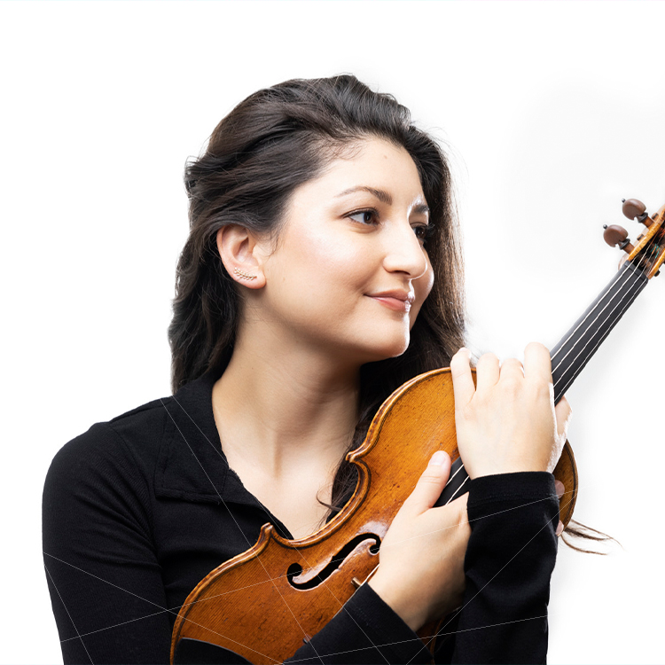 Violoniste suisse, Amia Janicki conjugue interprétation soliste, musique de chambre et projets interdisciplinaires.