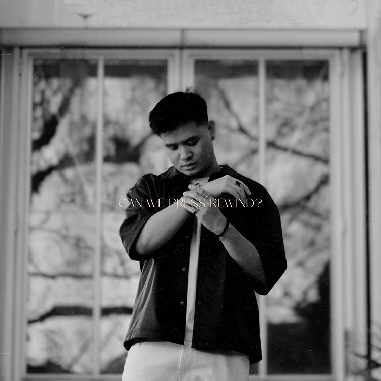 Angelo Powers dévoile un premier album introspectif mêlant néo-soul, gospel et jazz. Un voyage musical captivant à ne pas manquer.