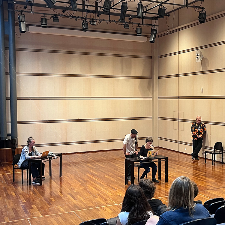 Un théâtre-forum autour du harcèlement Jeudi 10 septembre, la Haute École de Musique - Vaud accueillait la Compagnie du Caméléon au bâtiment de la Grotte pour un théâtre-forum sur le thème du harcèlement.